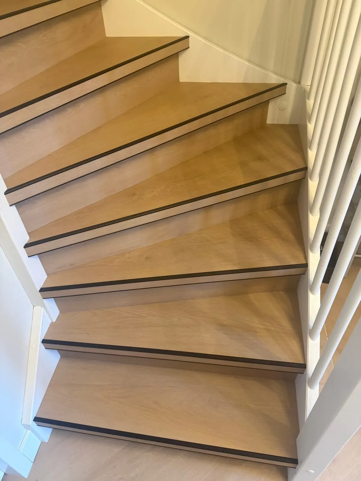 Trap gerenoveerd met licht eiken houtdecor