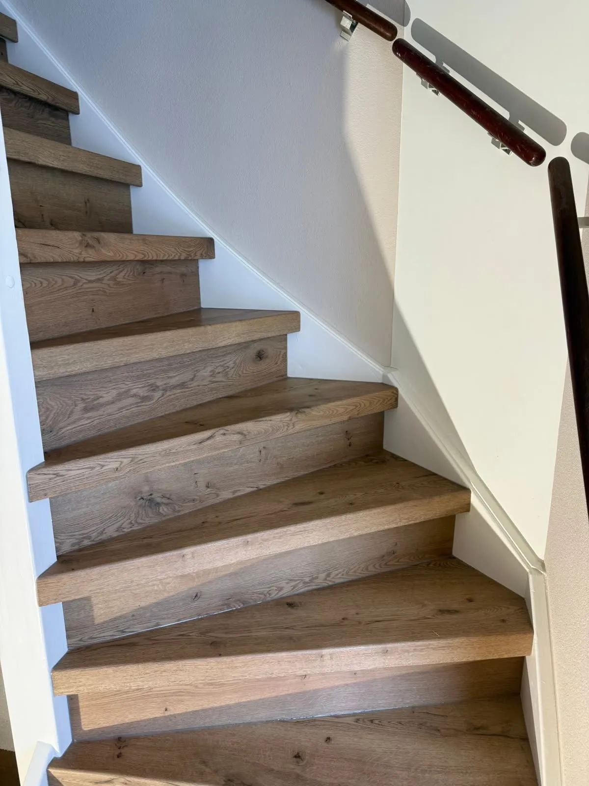 Trap gerenoveerd met licht eiken houtdecor