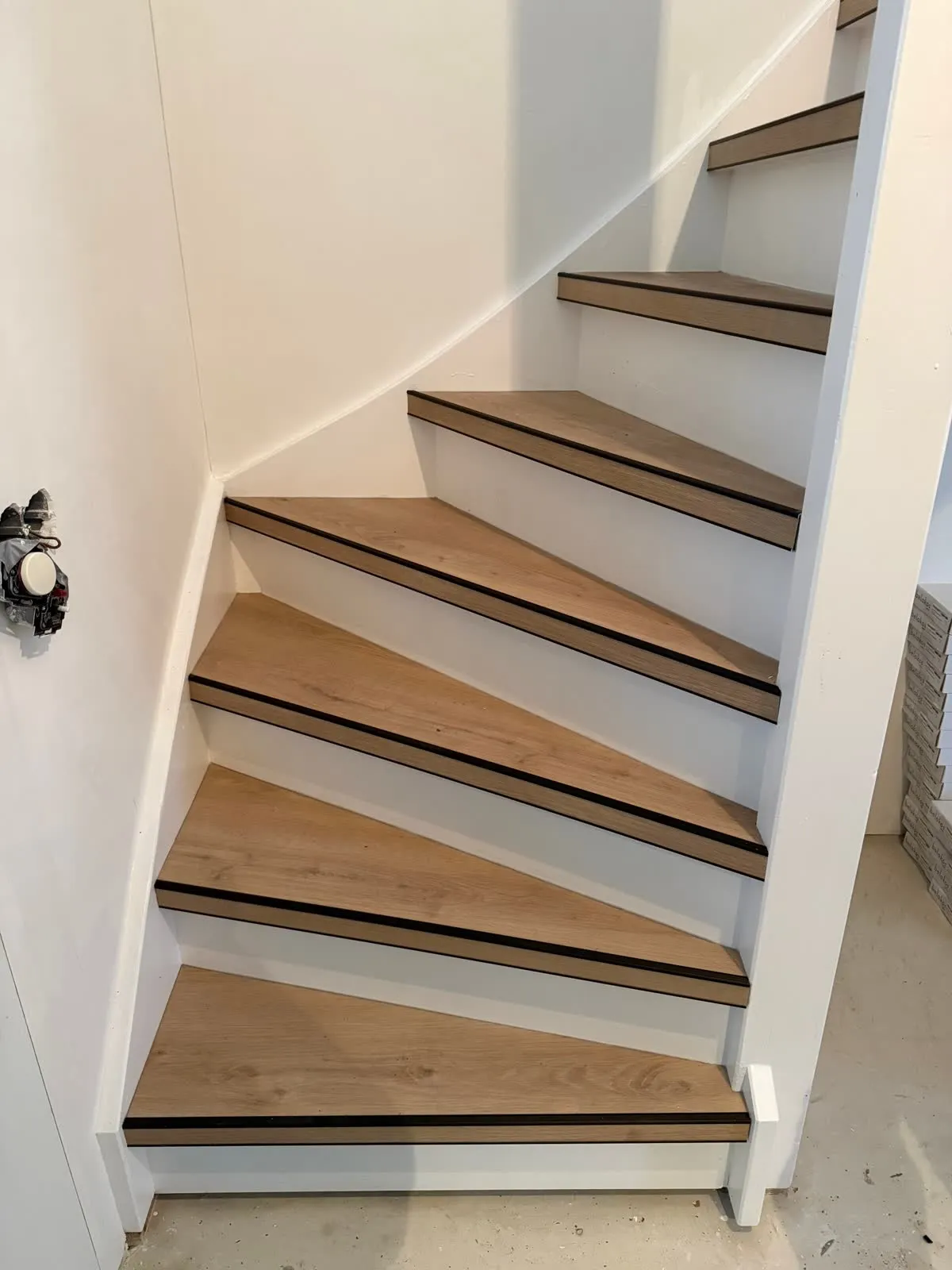 Trap gerenoveerd met licht eiken houtdecor