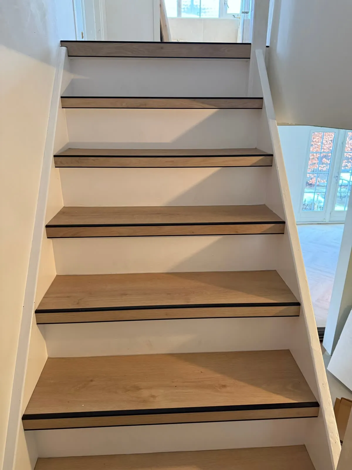 Trap gerenoveerd met licht eiken houtdecor