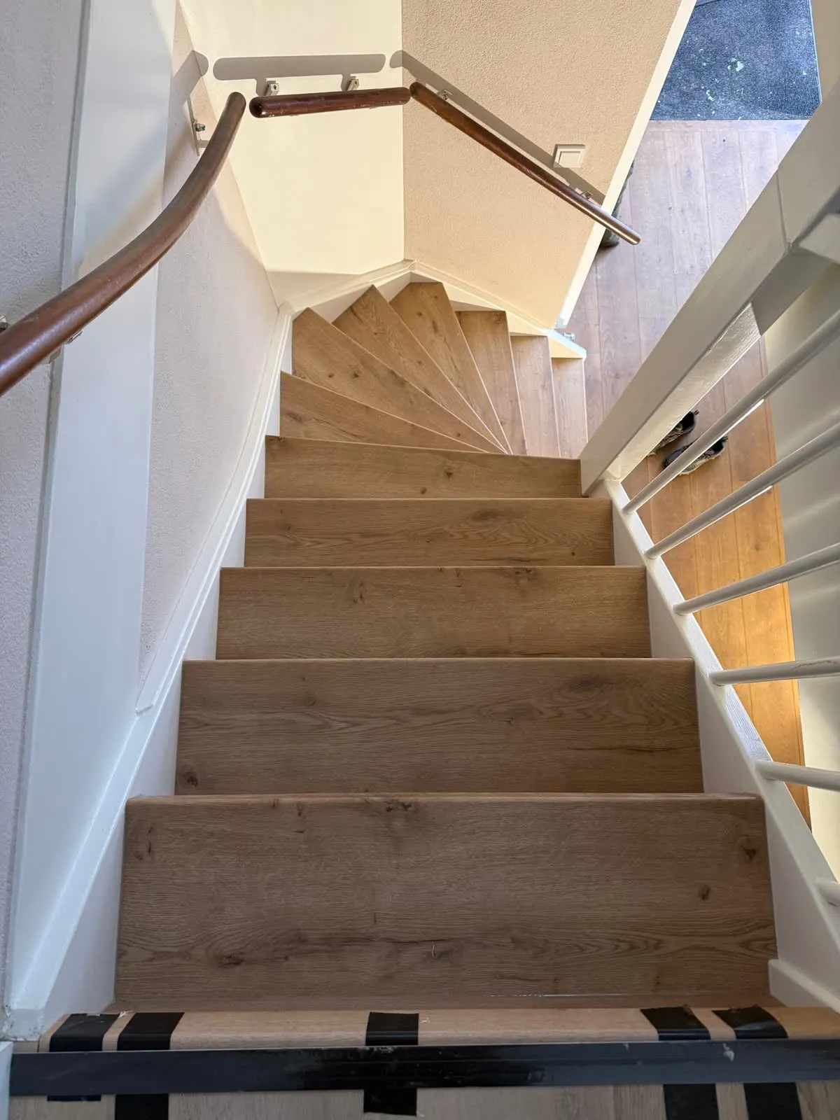 Trap gerenoveerd met licht eiken houtdecor