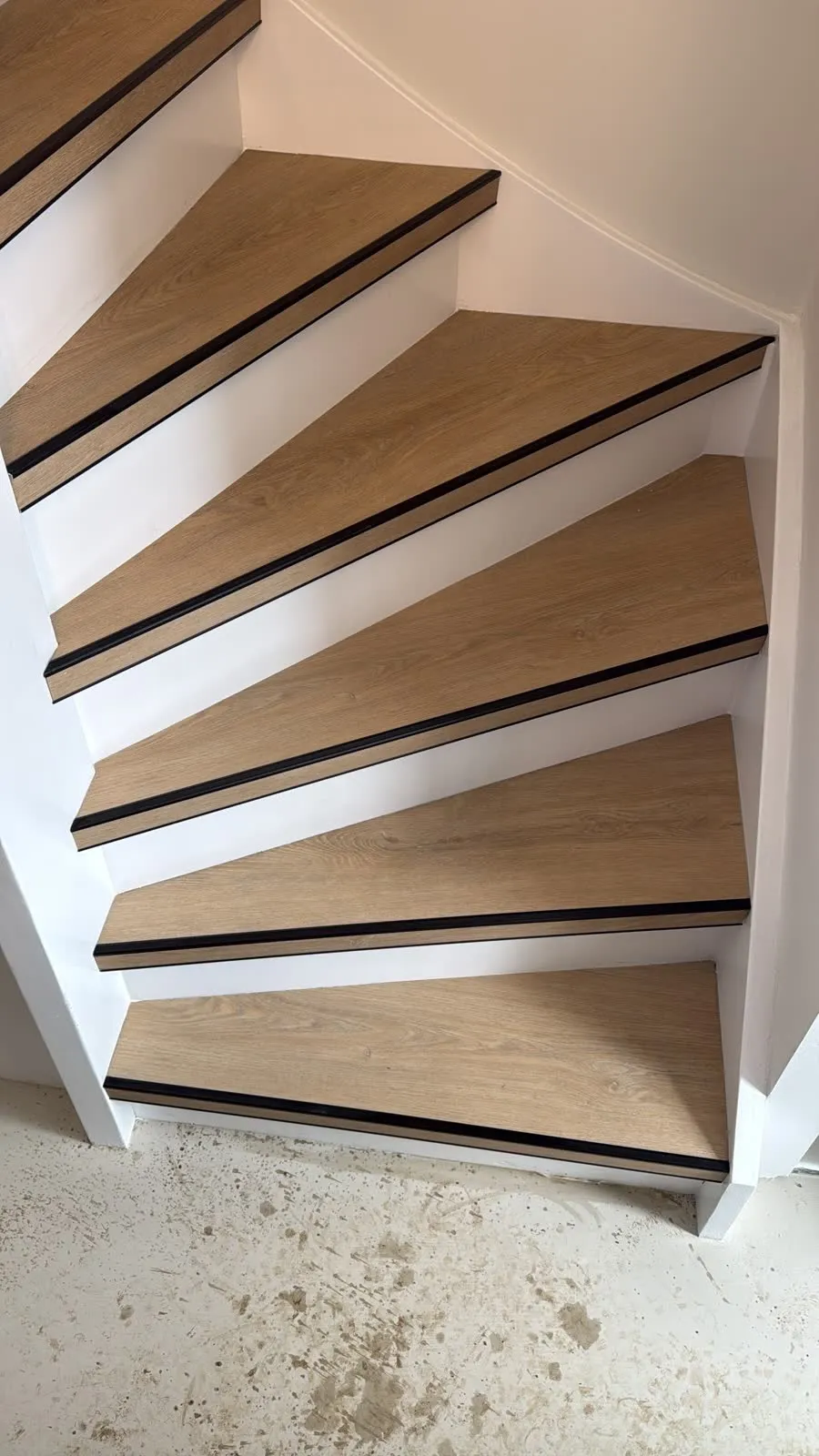 Trap gerenoveerd met licht eiken houtdecor