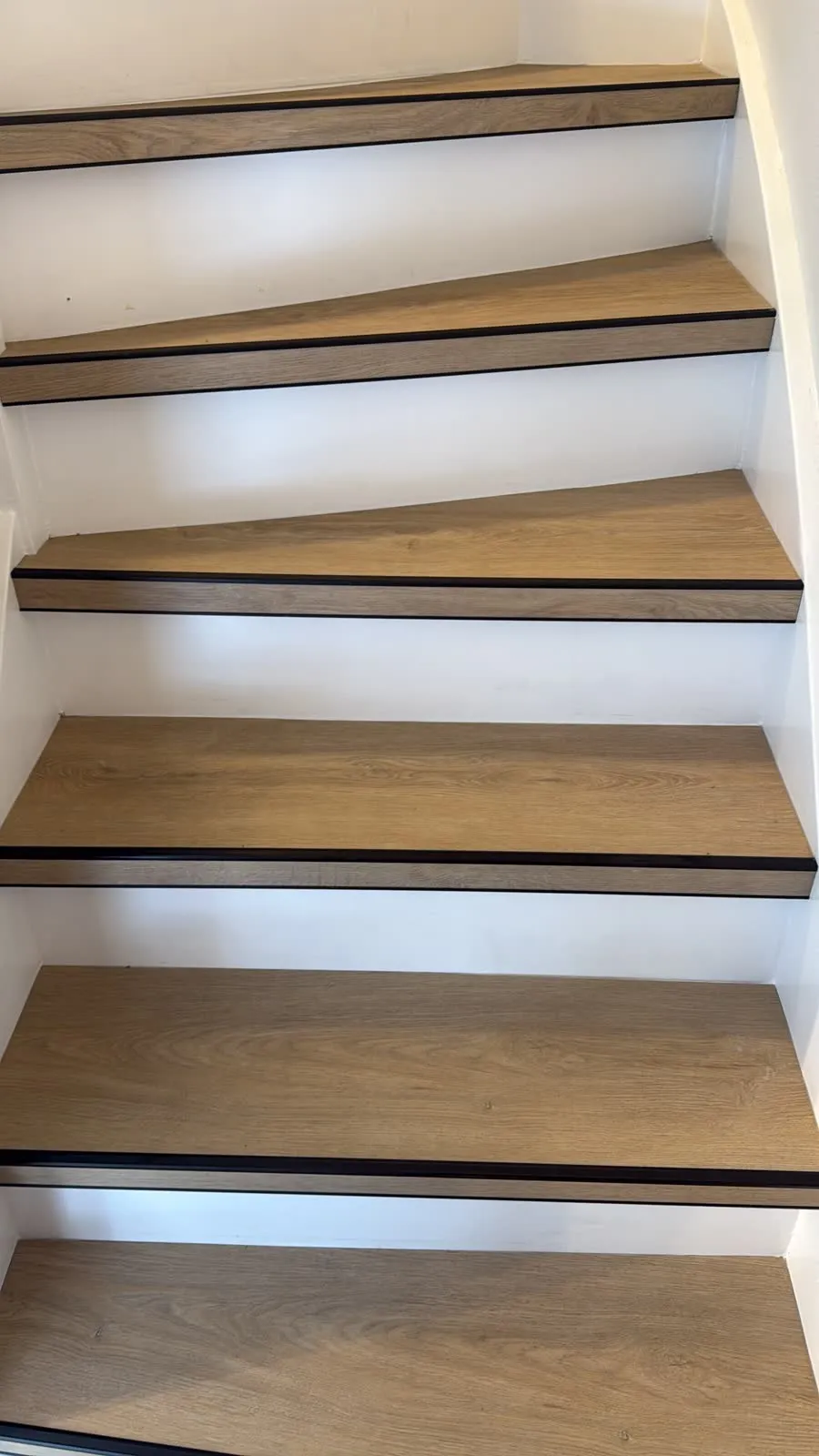 Trap gerenoveerd met licht eiken houtdecor