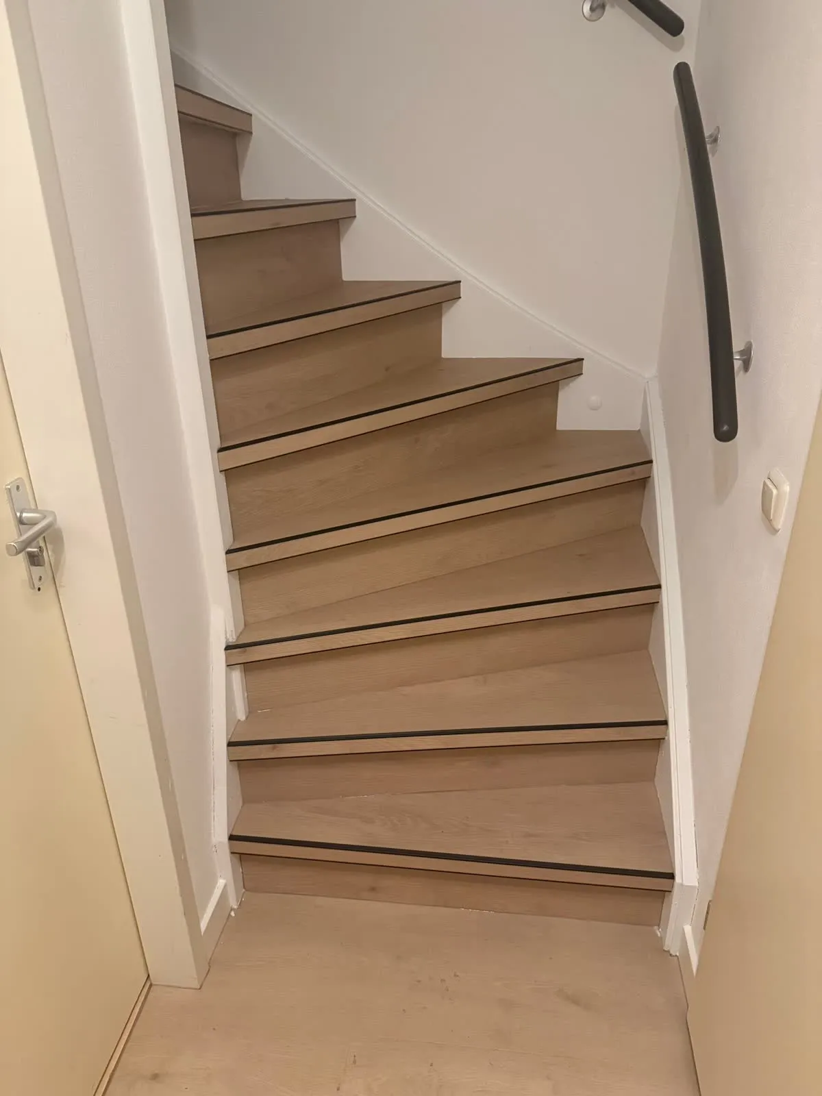 Trap gerenoveerd met licht eiken houtdecor