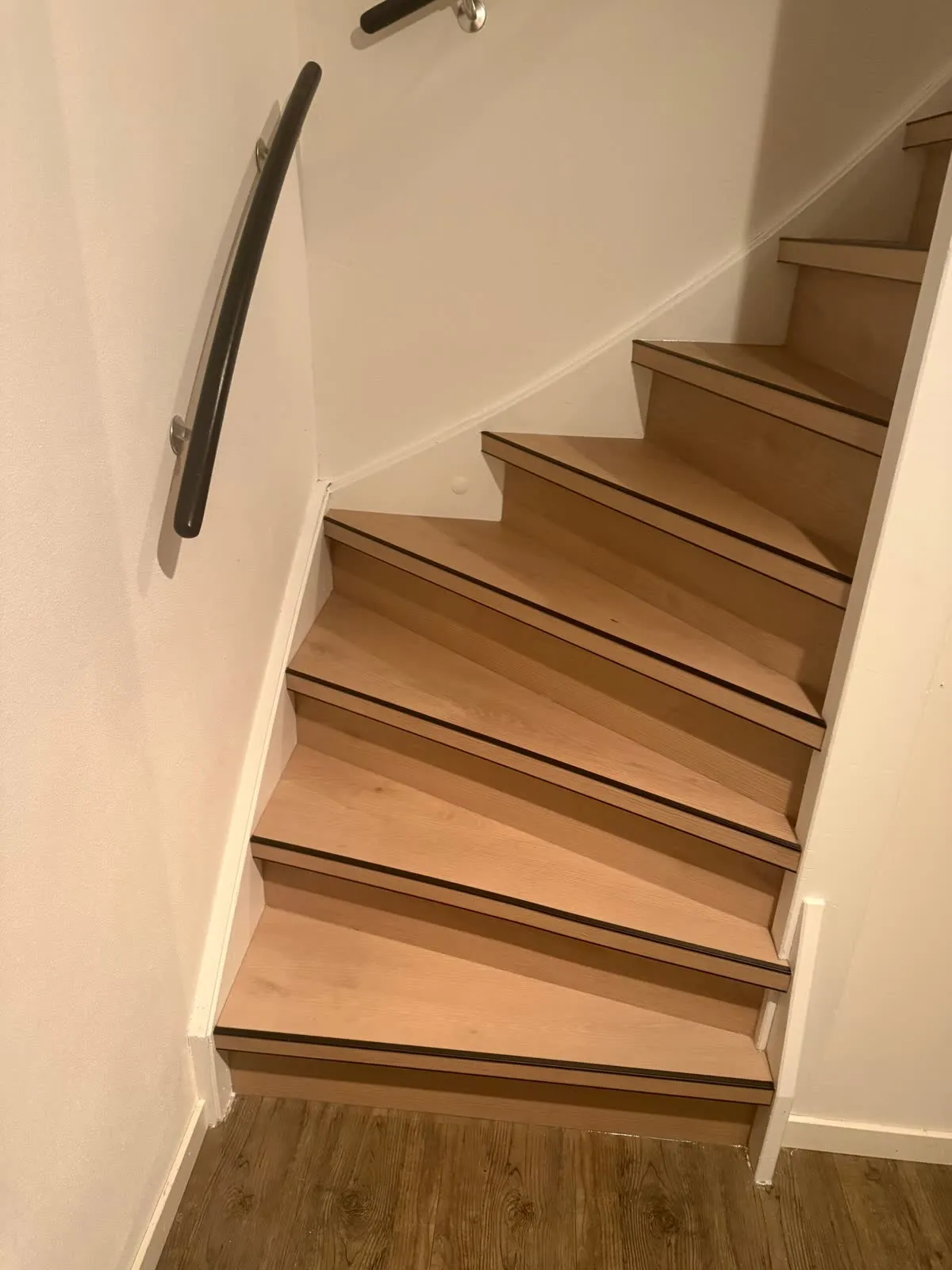 Trap gerenoveerd met licht eiken houtdecor