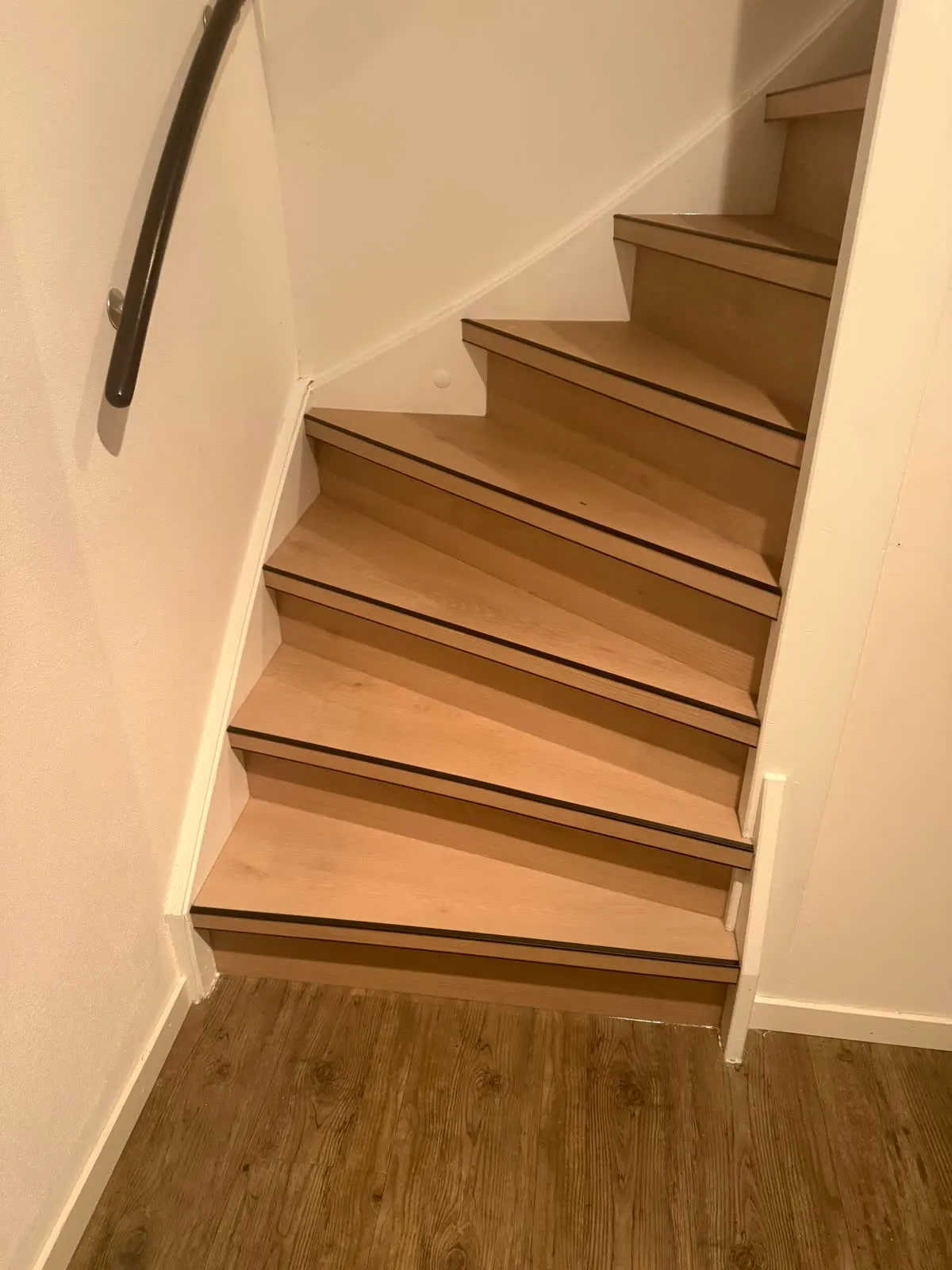 Trap gerenoveerd met licht eiken houtdecor