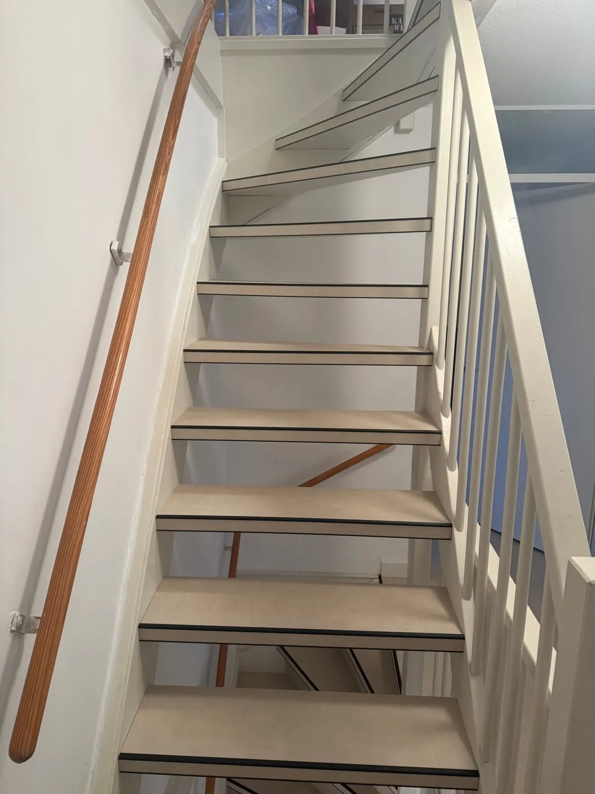 Trap gerenoveerd met licht eiken houtdecor