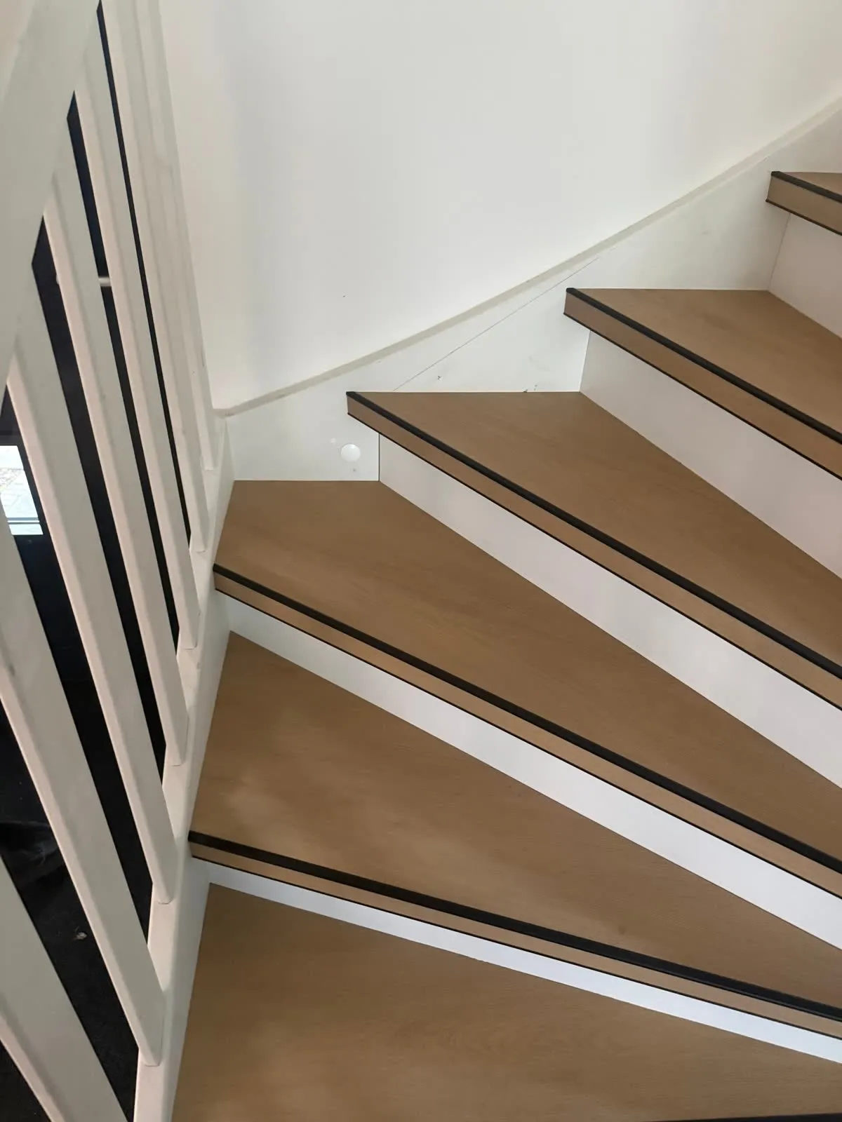 Trap gerenoveerd met licht eiken houtdecor
