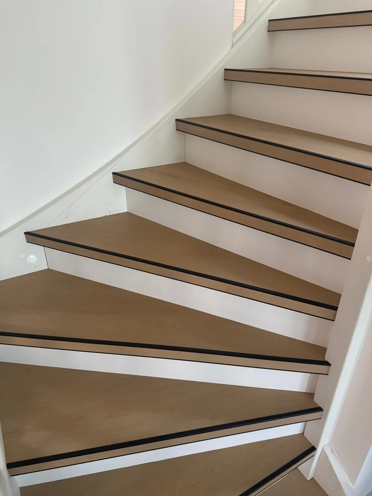 Trap gerenoveerd met licht eiken houtdecor