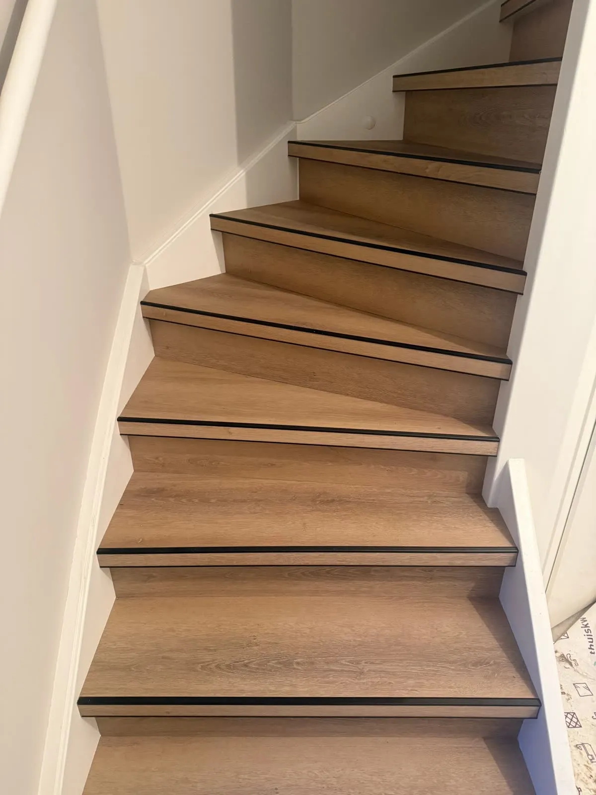 Trap gerenoveerd met licht eiken houtdecor