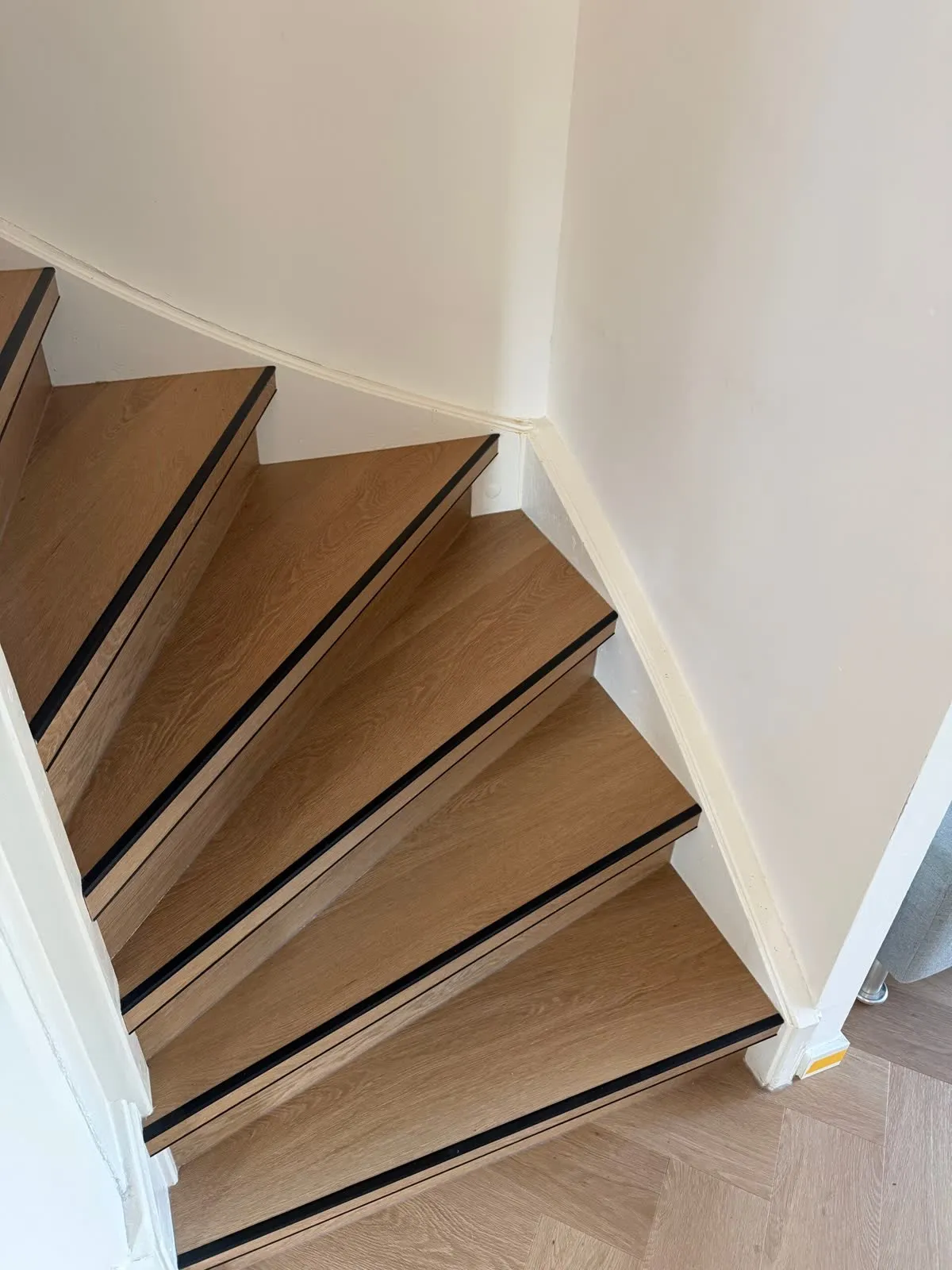 Trap gerenoveerd met licht eiken houtdecor