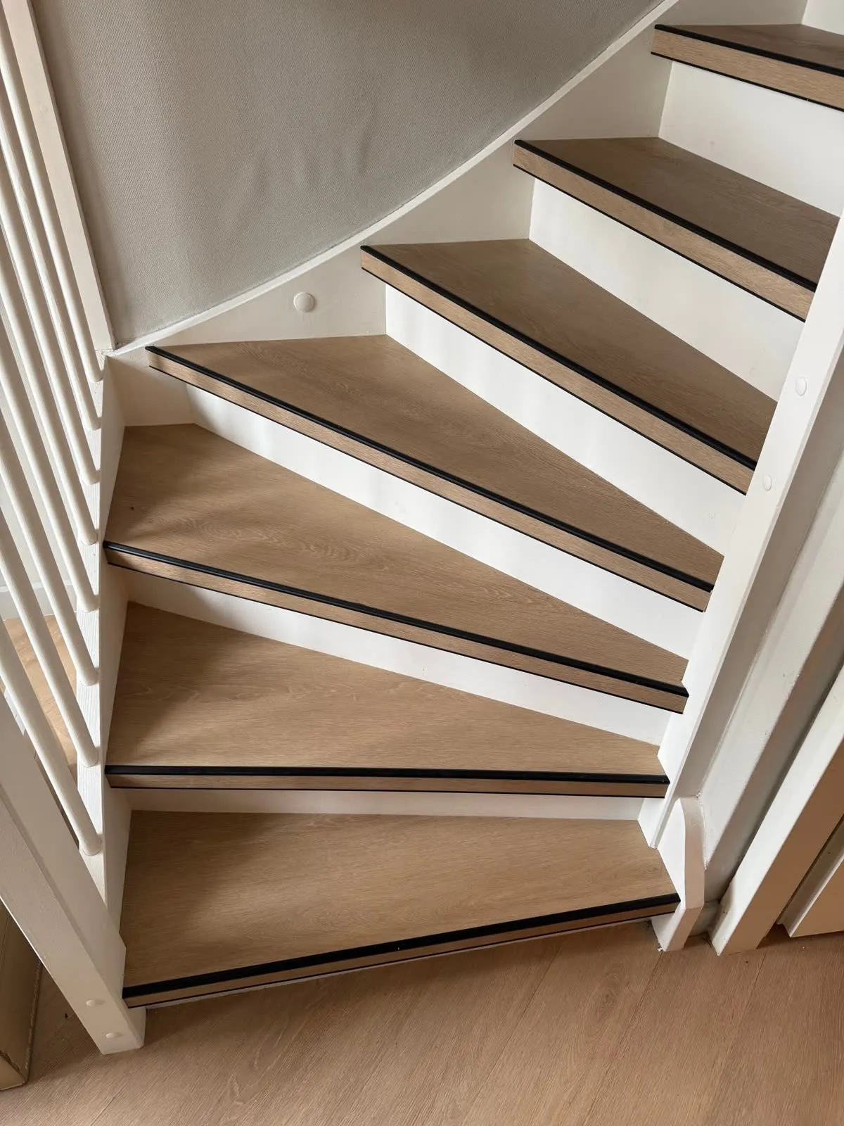 Trap gerenoveerd met licht eiken houtdecor